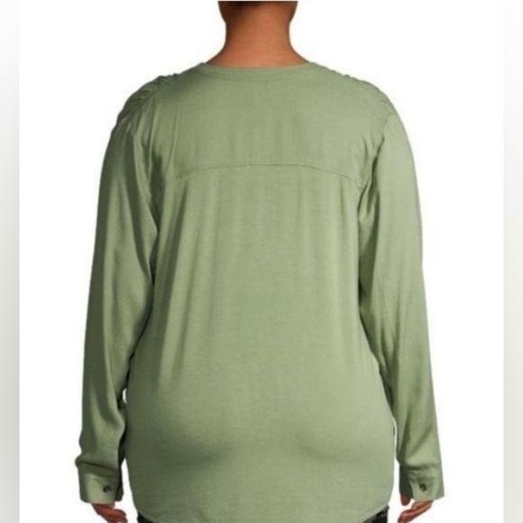 Terra & SKY WOMEN'S OLIVE GREEN SNAP BUTTON V-NECK FAUX WRAP TOP SIZE 2X. - Picture 2 of 5